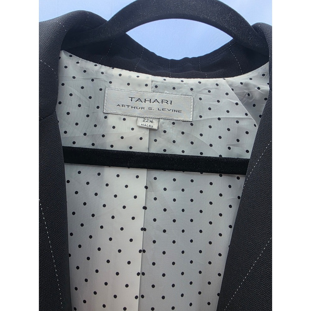 Tahari Arthur S. Levine Black Pinstripe Blazer Polka Dot Lining Womens 22W - Picture 8 of 9